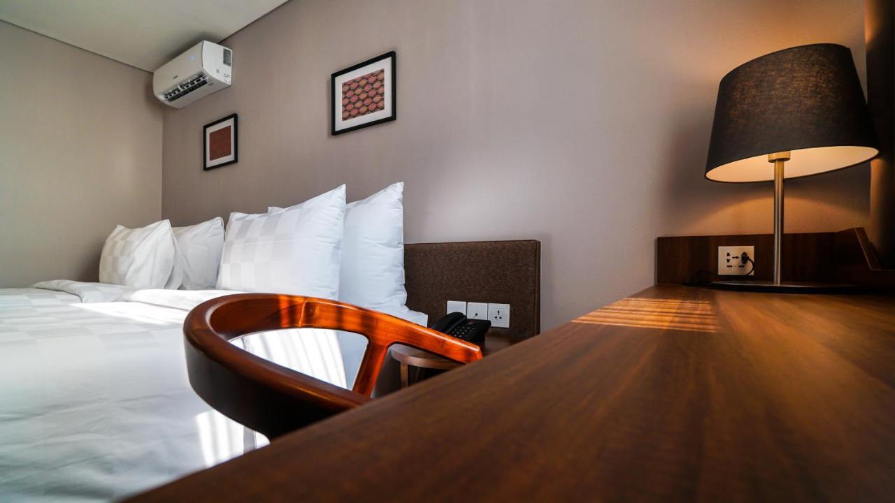 Tuscany Boutique Hotel South Tangerang Buitenkant foto